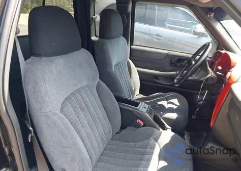 2000 Chevrolet S-10 Ls from USA, damaged, VIN 1GCCS19W0Y8124240